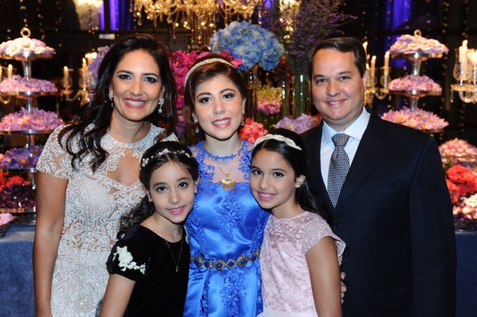 Neca e Fernando Bumlai com as filhas Ana Beatriz e Júlia.