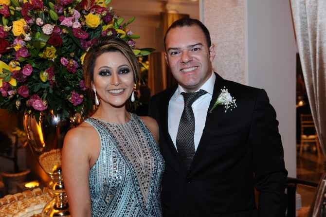 Em noite de festança, o casal Samara Schimidt e Edgard Nasser.