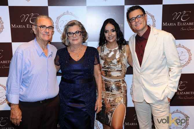 Familia reunida para as fotos: João Lúcio Machado, Maria Elizabeth, Yara Moreno e Luciano Machado.