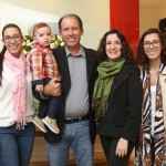4- Casal Máira Pires Rezende e Adilson Bolonheis de Mello com filho Arthur no colo e filhas (laterais) Brenda e Bianca
