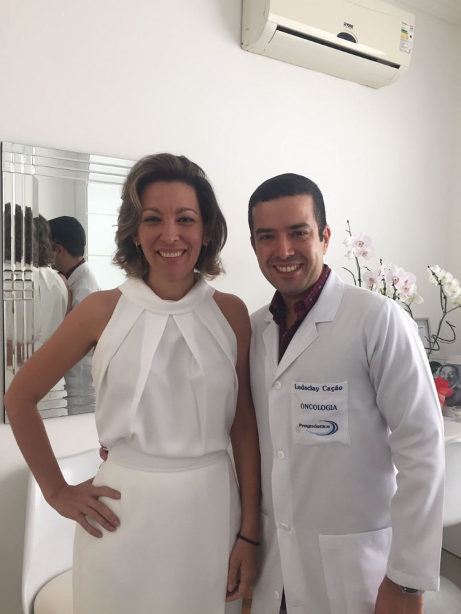 Dra Clarissa Aires de Oliveira, especializada em Medicina Integrativa, e Dr. Ludsclay Cação, Cirurgião Oncológico. Eles que participaram da semana sobre "Saúde" em Uberlândia - MG, na Clinica Conceito.