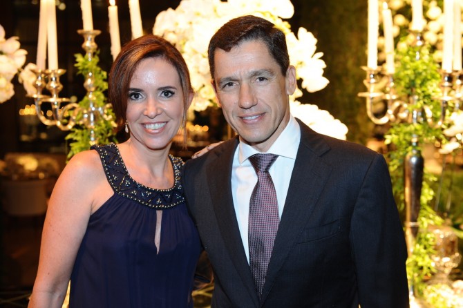 Em noite de festança, o dinâmico casal Fernanda Arguello e Guilherme Alcantra Carvalho.