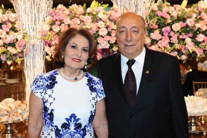A educadora, Reni Domingos dos Santos ao lado do esposo, o senador Pedro Chaves dos Santos Filho. 