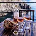 Pie-de-Ma-a-bar-with-a-view-at-Riomaggiore-Italy-e1487095560502