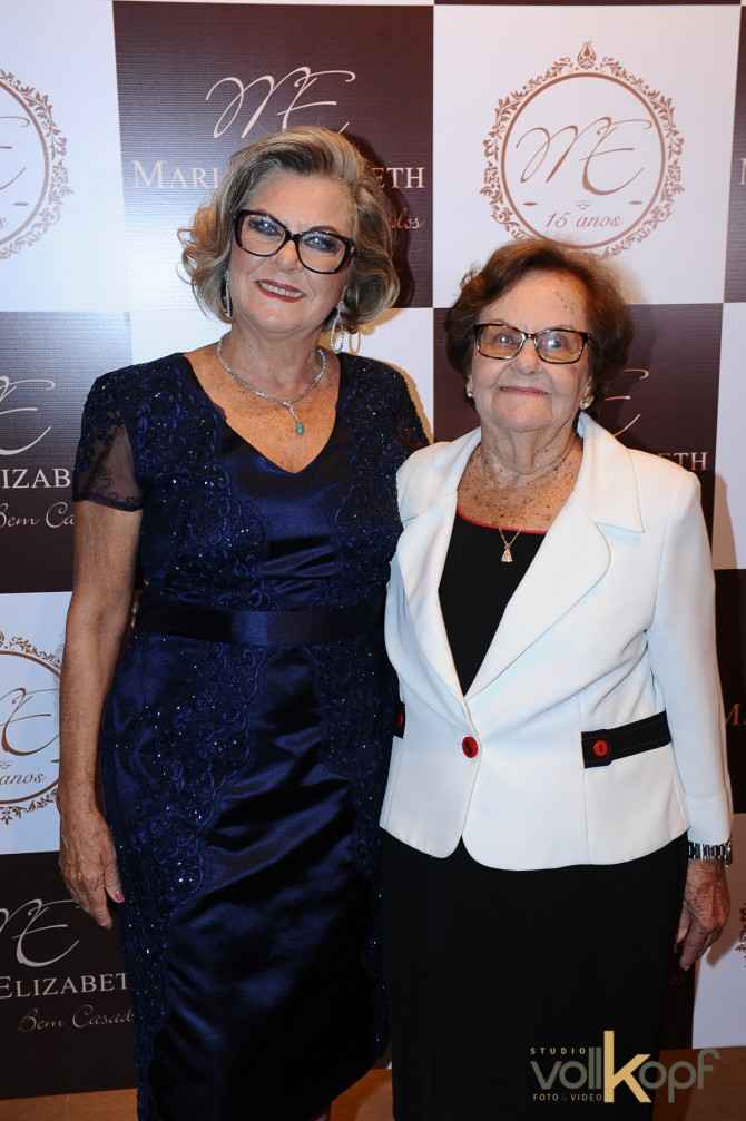 A empresária Maria Elizabeth Machado fotografada para a coluna ao lado de sua mãe Elizabetha Brescianini. 