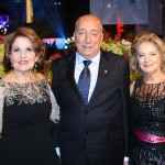 O casal Reni Domingos dos Santos e o senador Pedro Chaves dos Santos Filho e Therezinha Samwais