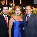 O conceituado médico Ludsclay Cação ao lado de seus pais, Maria De Lourdes e Lude Simioli Cação