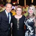 O fotógrafo Marcos Vollkopf ao lado de Célia Cordoba e Dri Cordoba