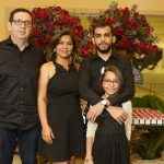 Casal Fluvio Luna e Aneli Santos com Guilherme Jardim e filha