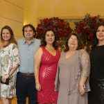 Sonia Alexandria (ao centro), com a mãe Arlene Alexandria (lado dir) e Família