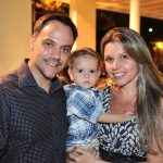 Rodrigo Eves e Franciele Eves com o filho João Rodrigo