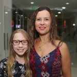 Celia de Oliveira e sua filha Isabela de Oliveira