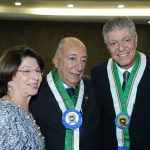 O senador Pedro Chavez ladeado por Marisa Serrano e Henrique Medeiros
