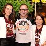 O anfitrião ladeado pela sua cunhada Naira e por sua mãe Aparecida de Almeida