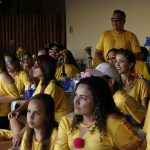 Andreia e o esposo Marcos concentrados na Comédia Stand-up