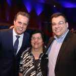 O presidente da Cassems, Ricardo Ayache ao lado de sua mãe Linda Ayache e seu irmão, Ely Ayache