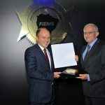 8 Junior Mochi e o diretor Luiz Claudio Sabedotti Fornari