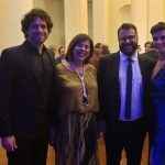 Alexandre e Leiner Moralles ladeados pelos cerimonialistas no evento que aconteceu no dia 03 no Belmond Copacabana Pallace.