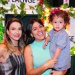 21 – Lindiléia Menezes com Areta e Isadora