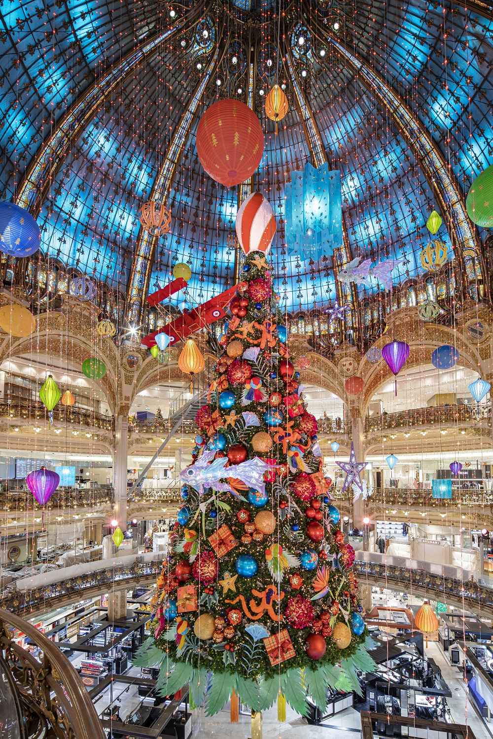 Galeries Lafayette Haussmann inaugura decoração natalina -