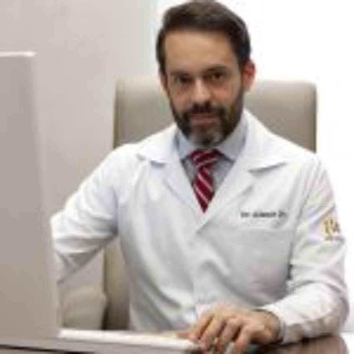 Dr-Ademir-Leite-Junior—Medico-e-Tricologista