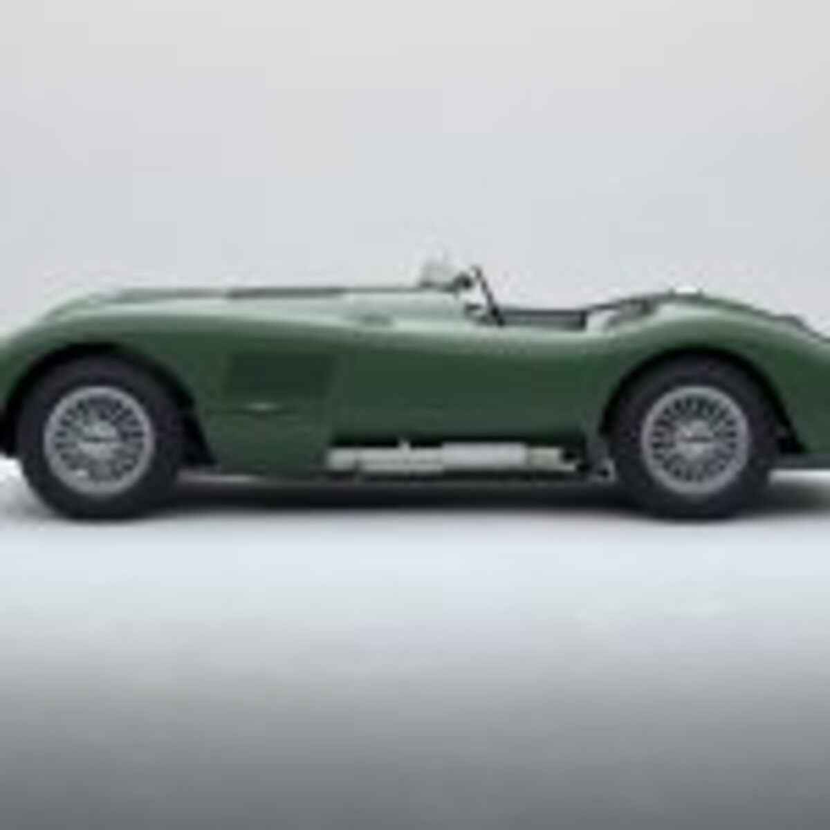 Jaguar_Classic_Ctype_SuedeGreen_02