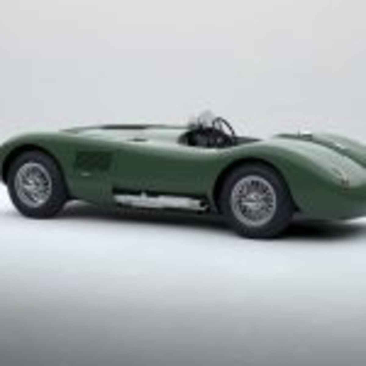 Jaguar_Classic_Ctype_SuedeGreen_03