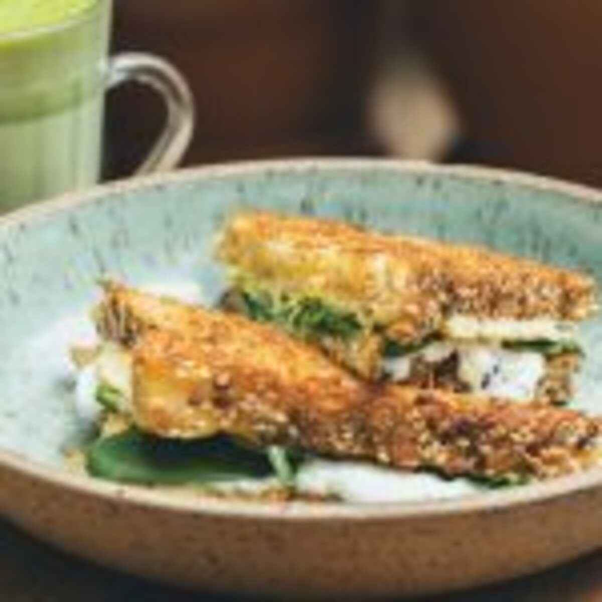 Botanikafé_Green Grilled Cheese – queijo de ovelha, queijo emmenthal, espinafre, rúcula selvagem e abobrinha no pão multigrãos_Bruno Geraldi (2)