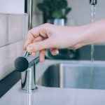 fechar-torneira-agua-freeepik_c38bbcb9