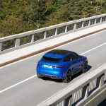 Jaguar F-PACE SVR – Velocity Blue – alto 2