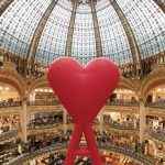 Coração da grife Ami sob a cúpula da Galeries Lafayette 2