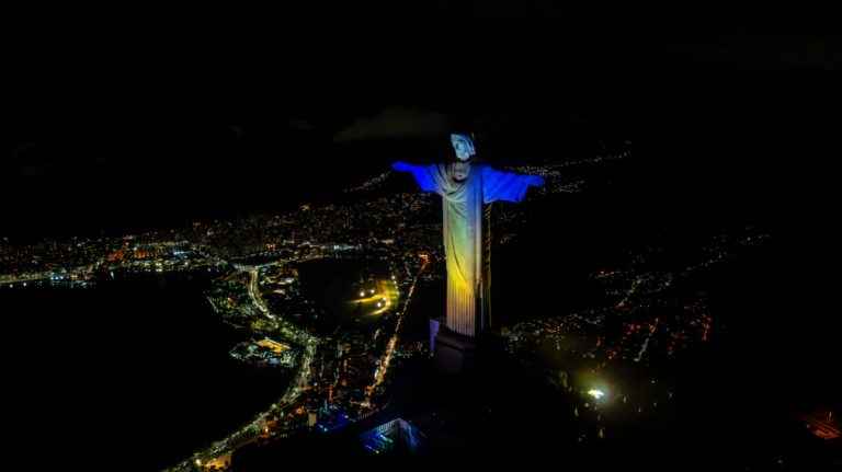 Homenagem do Cristo Redentor a nova república de Barbados