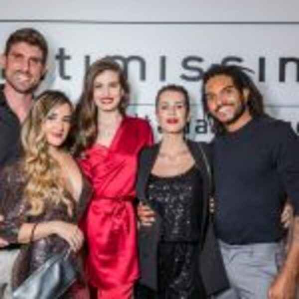 Camila Queiroz e elenco de Casamento às Cegas (1)