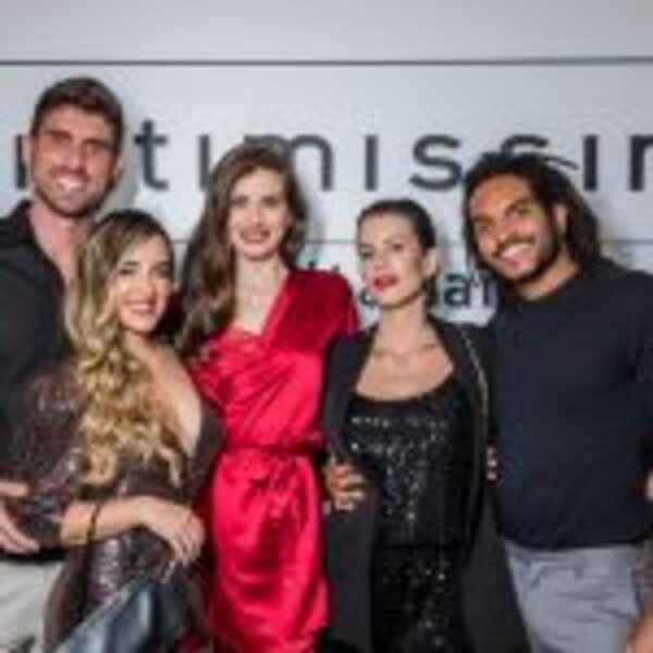 Camila Queiroz e elenco de Casamento às Cegas (5)