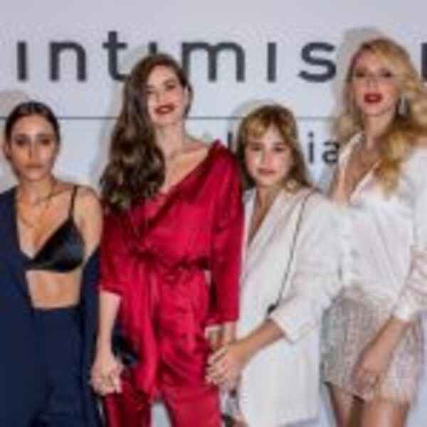 Francesca, Camila Queiroz Victoria Yamagata e Celina Locks (1)