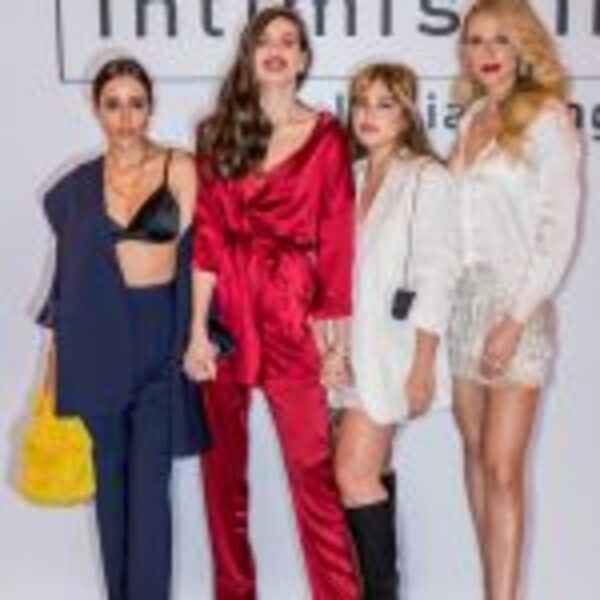 Francesca, Camila Queiroz Victoria Yamagata e Celina Locks (10)