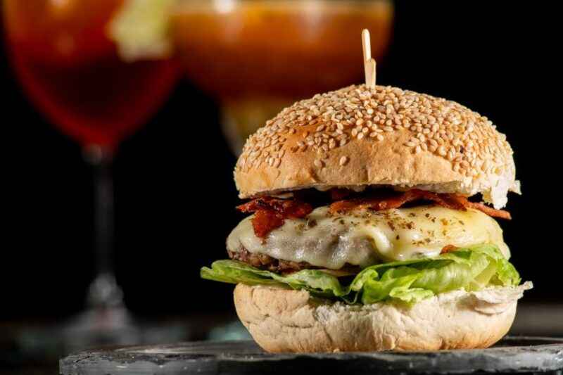 Faça você mesmo um delicioso hambúrguer em casa