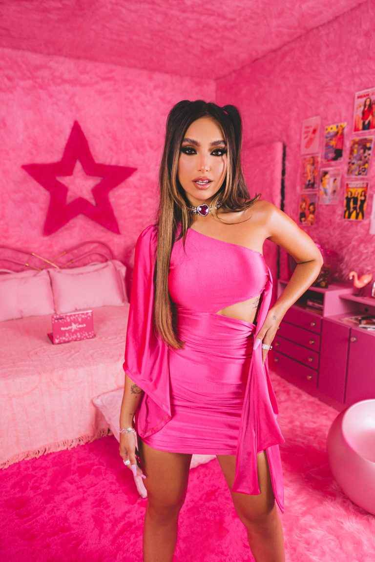Vanessa Lopes é o rosto da coleção Y2K e Brazilcore