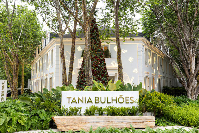 Tania Bulhões estreia decoração de Natal da loja conceito