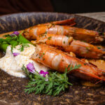 Camarões grelhados, aspargos, burrata e pinoles 2