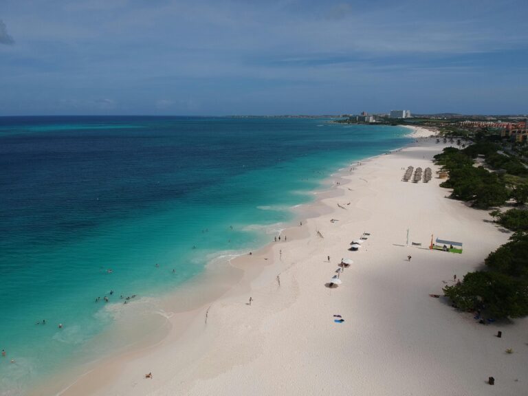 Aruba é eleita o destino número 1 do Caribe em premiação