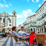 Praça de Évora é ideal para curtir a paisagem apreciando um bom vinho