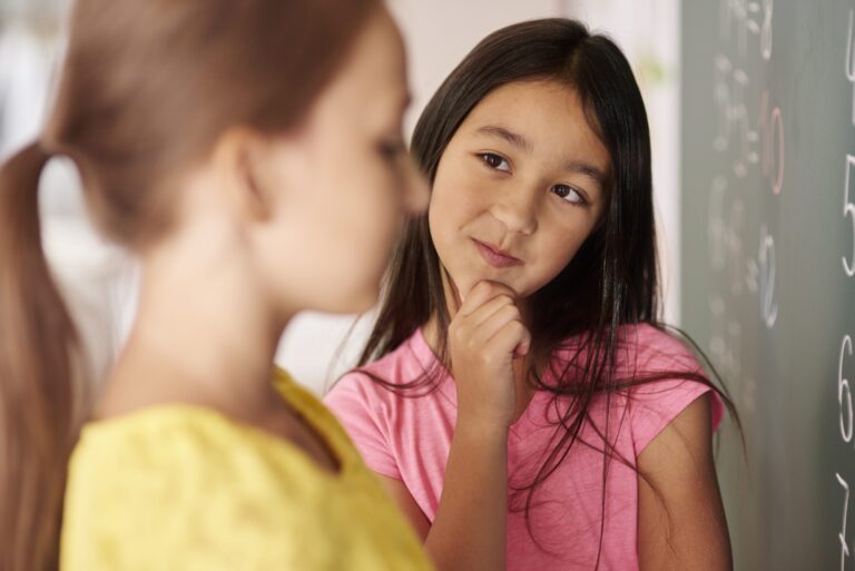 O problema da adultificação infantil