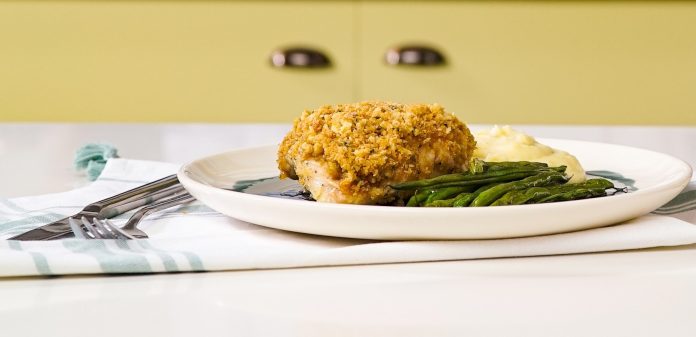 Sobrecoxa-de-frango-com-crosta-de-biscoitos-de-gergelim-media.jpg3