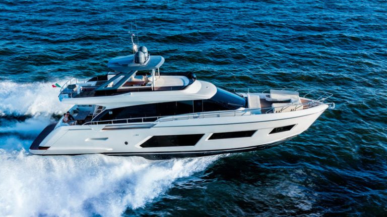 Ferretti 670: Elegância sobre as águas