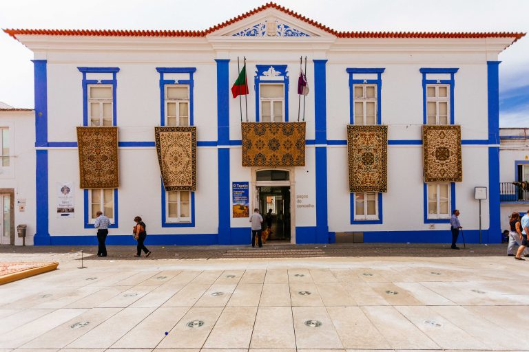 A história dos icônicos Tapetes de Arraiolos