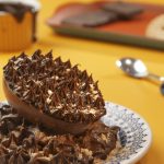 Ovo-de-Pascoa-de-Colher-com-Brigadeiro-de-Biscoito