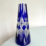 Vaso VINTAGE NANCY FRANCE CRISTAL ROYAL BLUE 10,5cm (D – inferior) x 23,7cm (A) x 4cm (D – superior)