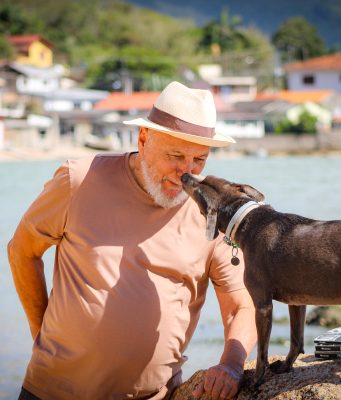 O poder dos animais de estimação na terceira idade