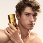 212-MEN-PARFUM-RE26_SCH-64543_MODEL-WITH-PRODUCT.jpg (1)